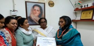 Women Congress files documents of signatures to National President