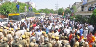 Journalists arrested in protest against ordinance