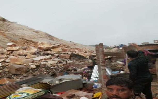 Fallen rocks with heavy rains in Jaipur, one death